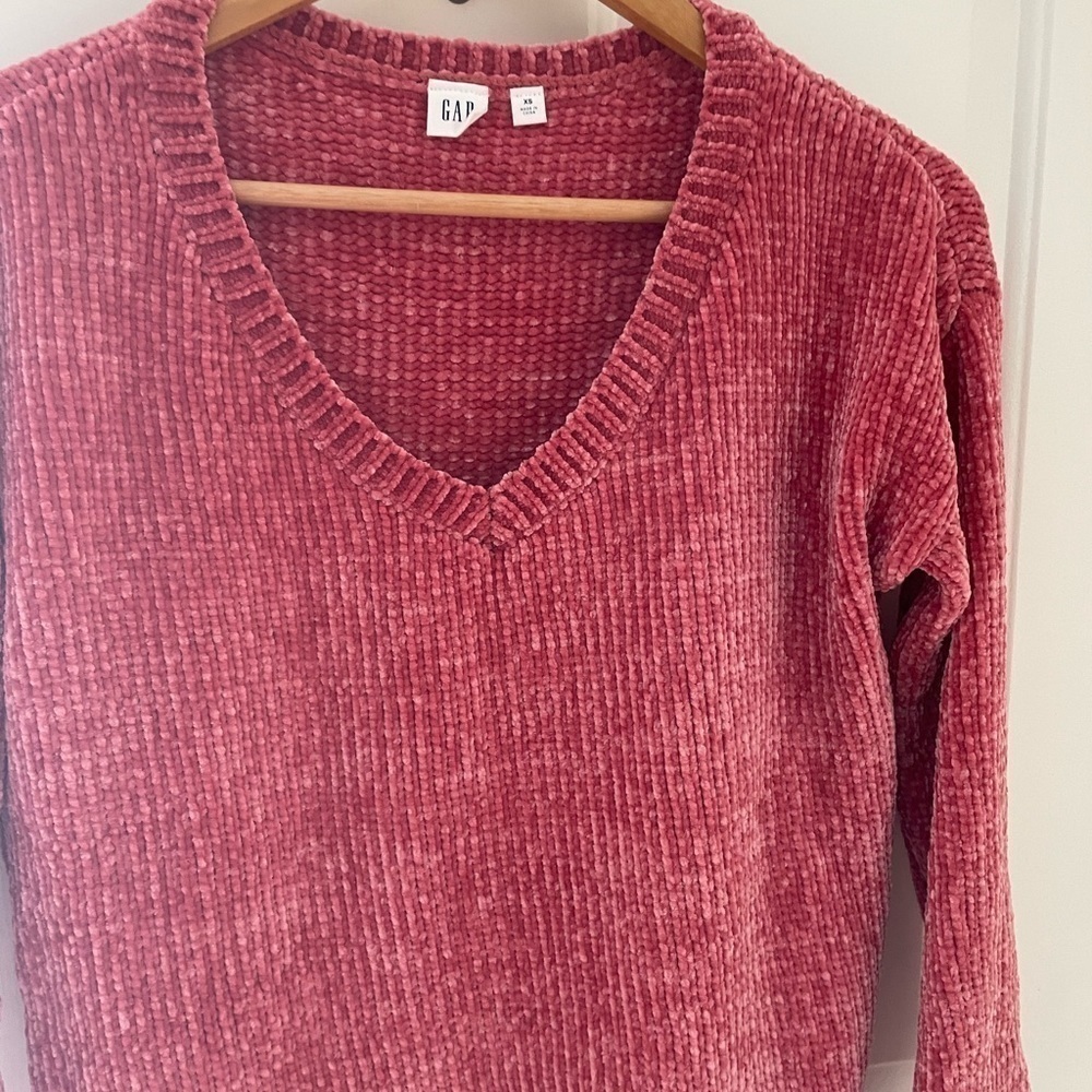 Gap Pink Velvet Like Vneck Casual Sweater Women XS Condition 9.5/10 no flaws - Picture 4 of 9